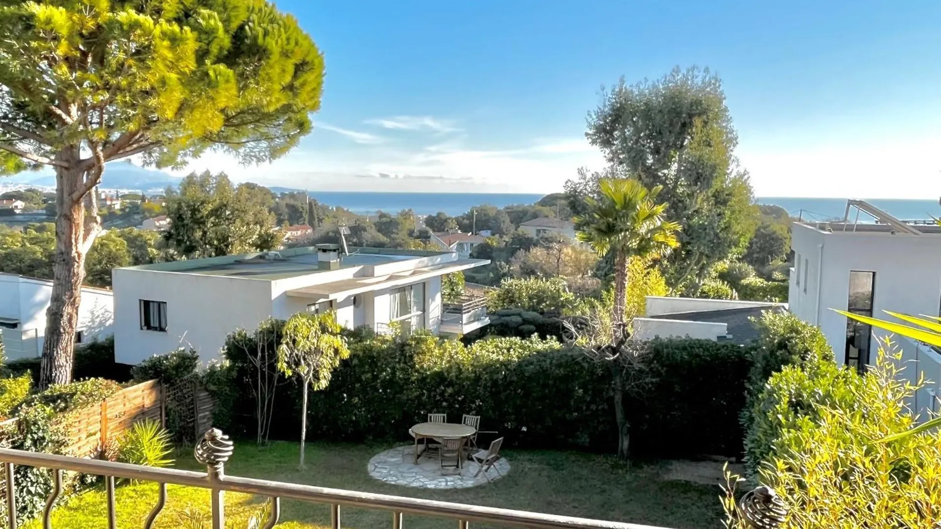 Holiday home Maison Dans Residence Avec Piscine Et Tennis Antibes