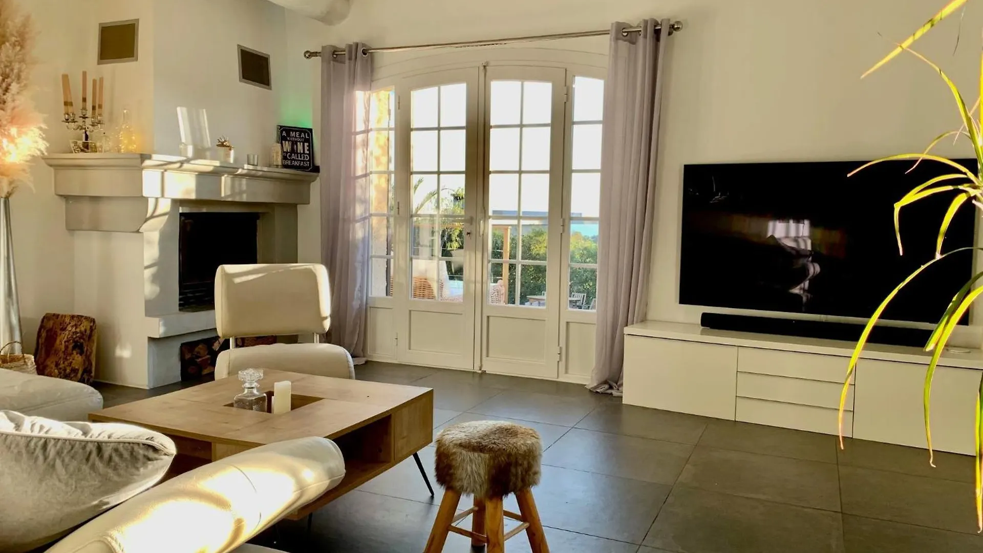 Maison Dans Residence Avec Piscine Et Tennis Antibes Holiday home