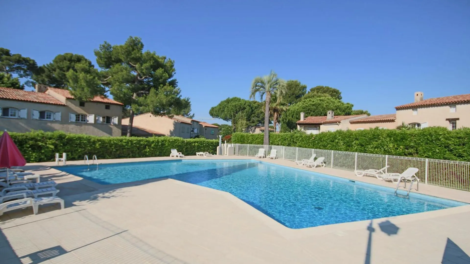Maison Dans Residence Avec Piscine Et Tennis Antibes France