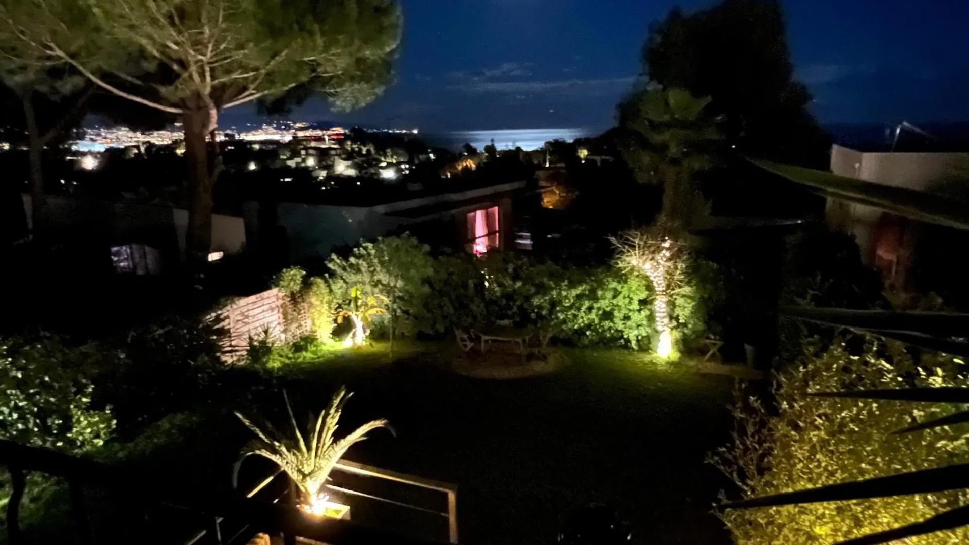 Maison Dans Residence Avec Piscine Et Tennis Antibes Holiday home