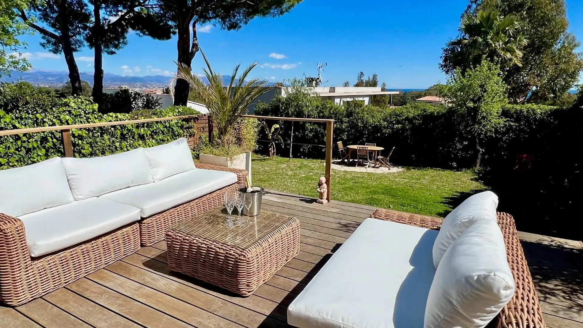 Maison Dans Residence Avec Piscine Et Tennis Antibes